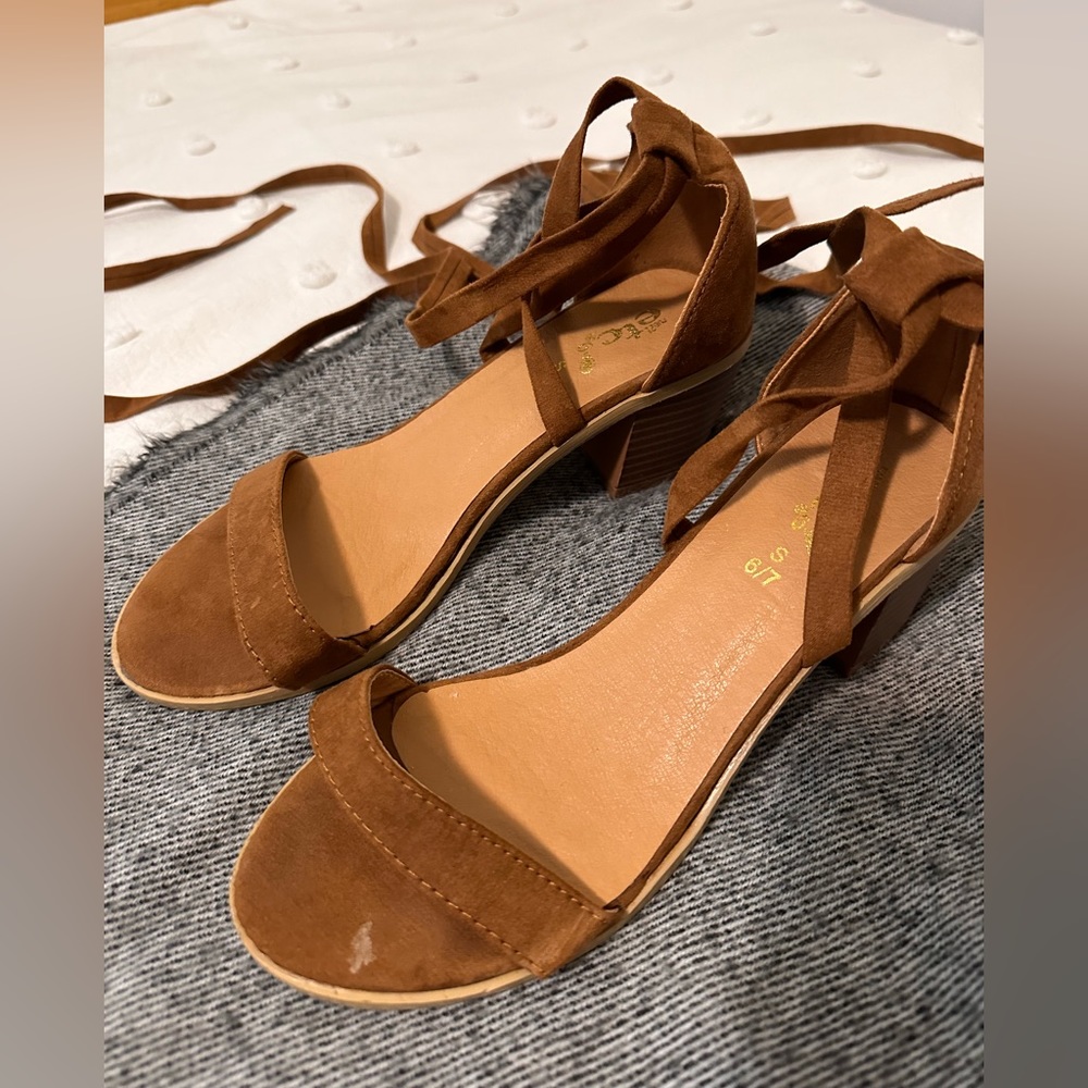 Women’s faux suede heeled sandal